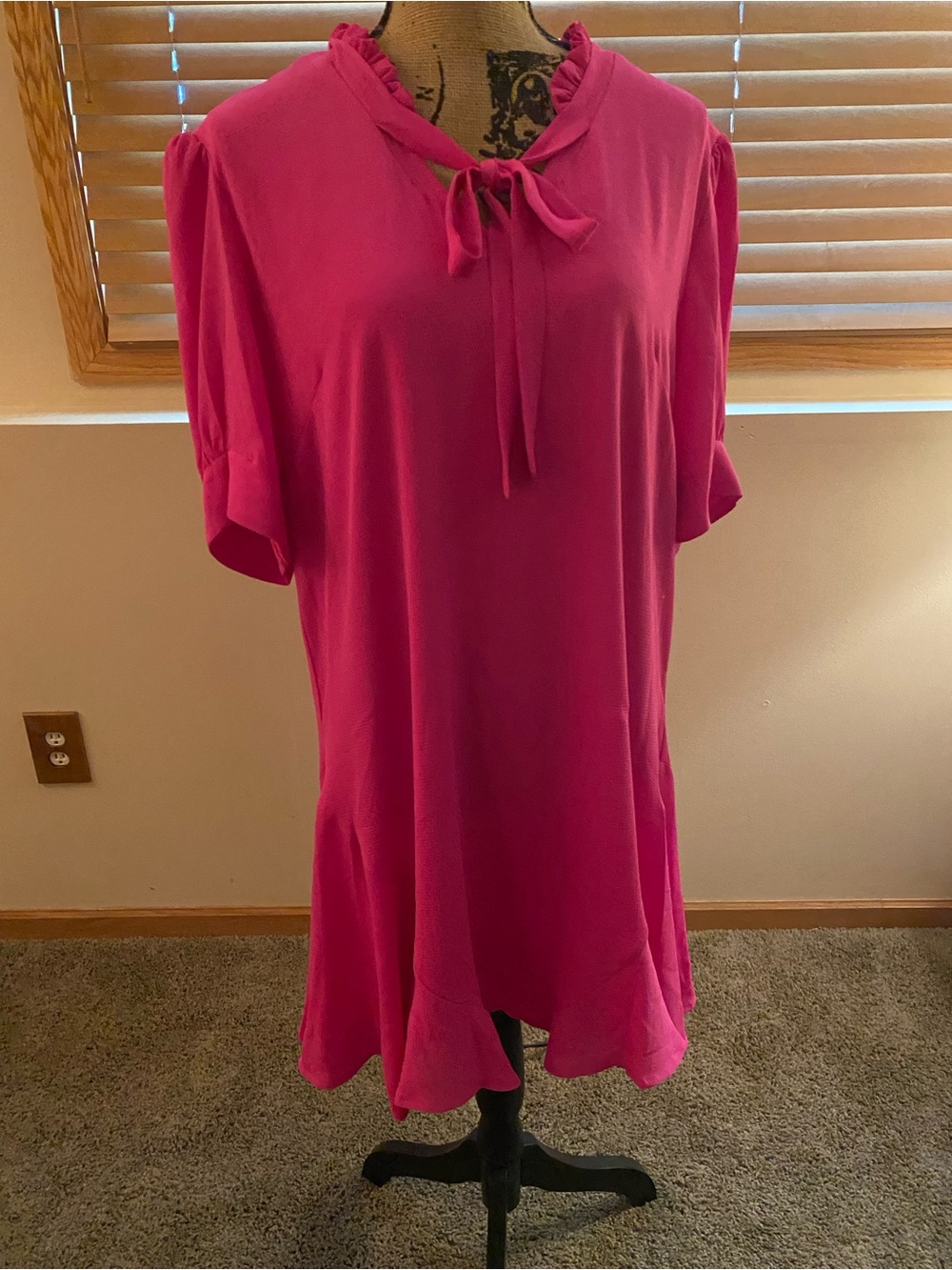 CeCe Fuchsia Tie-Neck Short Sleeve Tunic Dress